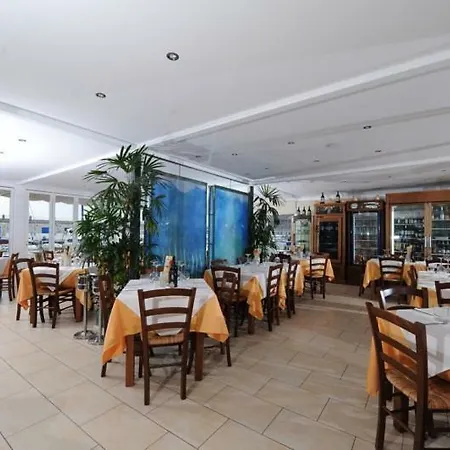 Terraza Al Borde De La Playa-aparcamiento Privado Radazul